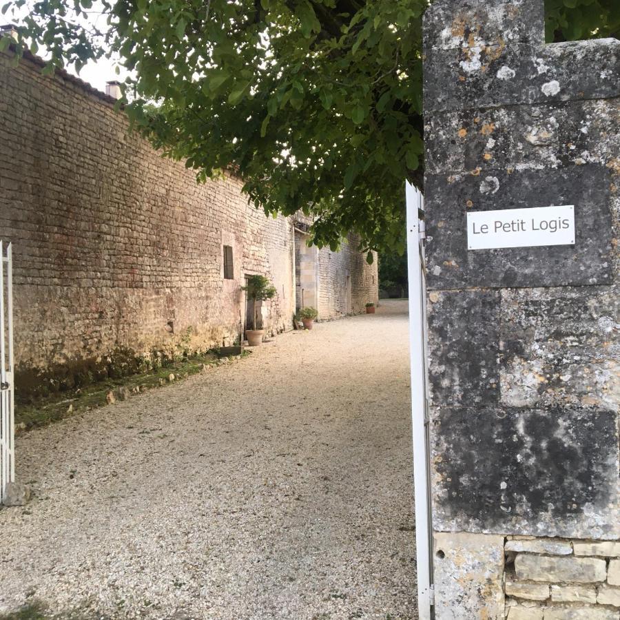 Le Petit Logis Bed and Breakfast Rouillac  Buitenkant foto